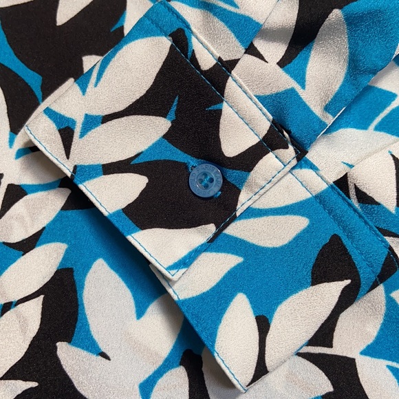 Karl Lagerfeld Paris Print V neck Modest Blouse Top Size M - Picture 4 of 6